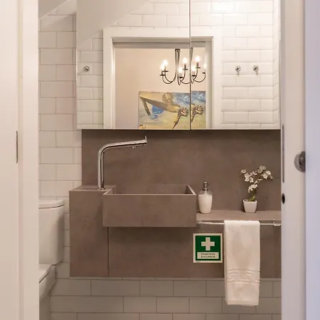 Views Flats In Historic By Hostwise Porto