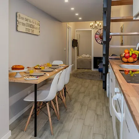 Views Flats In Historic By Hostwise *