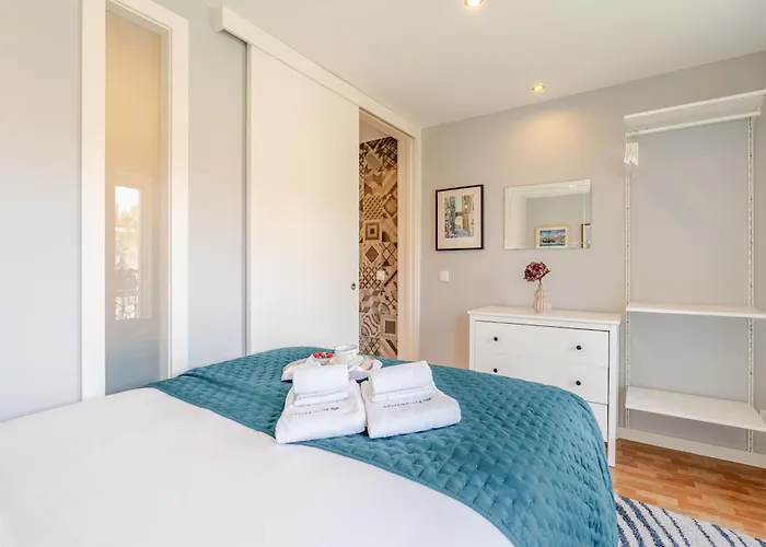 Views Flats In Historic By Hostwise