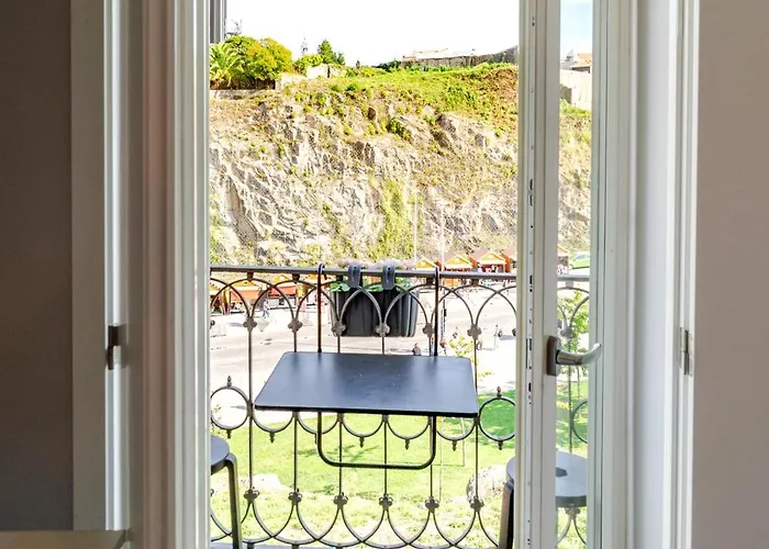 Views Flats In Historic By Hostwise