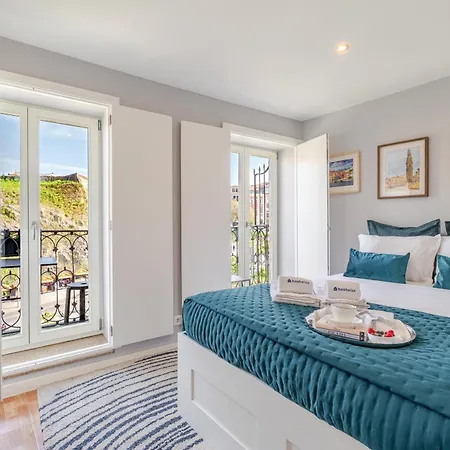 Views Flats In Historic By Hostwise Daire Porto