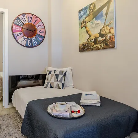 Views Flats In Historic By Hostwise Daire *